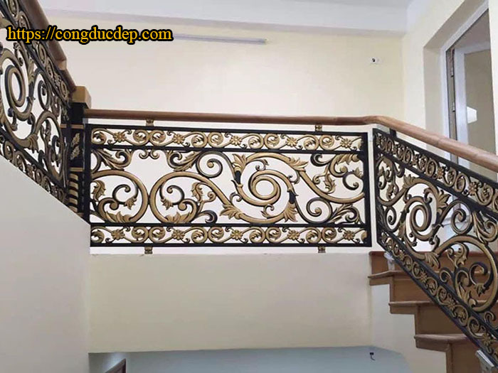 Cầu thang nhôm đúc đơn giản